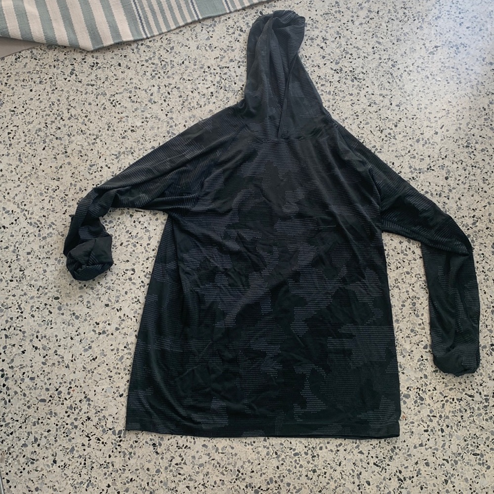 Metal vent tech large sweatshirt